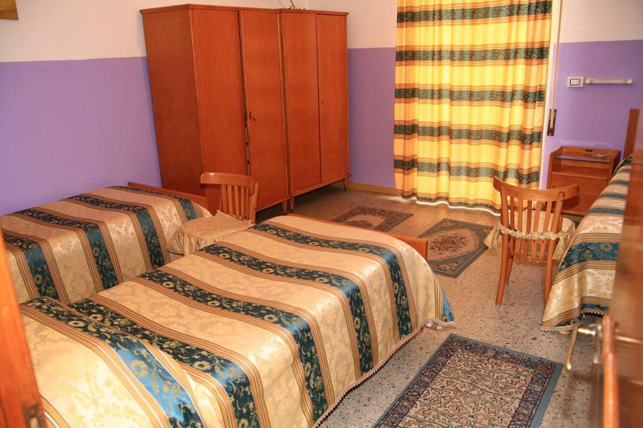 Hotel San Vincenzo Soverato Marina Buitenkant foto