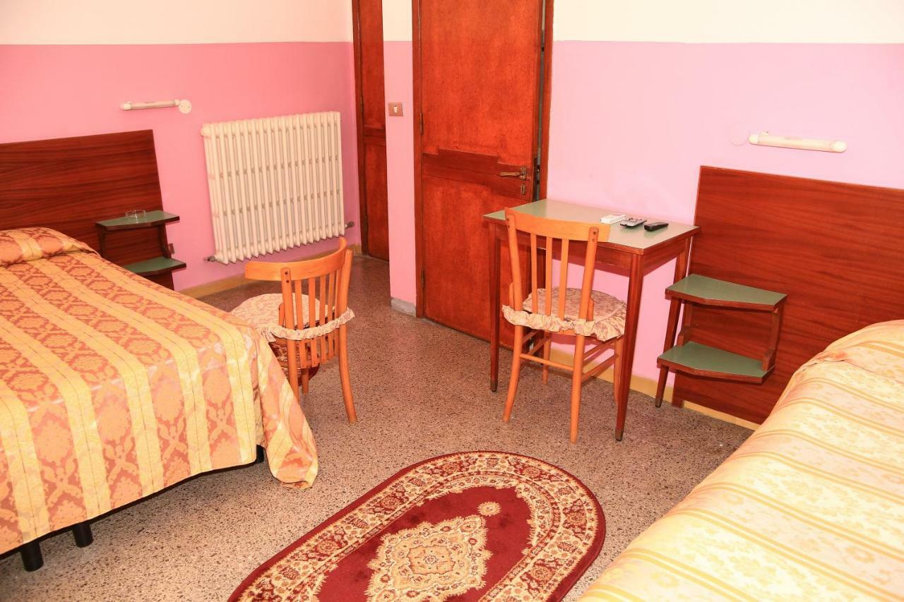 Hotel San Vincenzo Soverato Marina Buitenkant foto