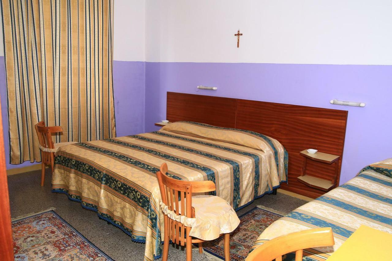 Hotel San Vincenzo Soverato Marina Buitenkant foto