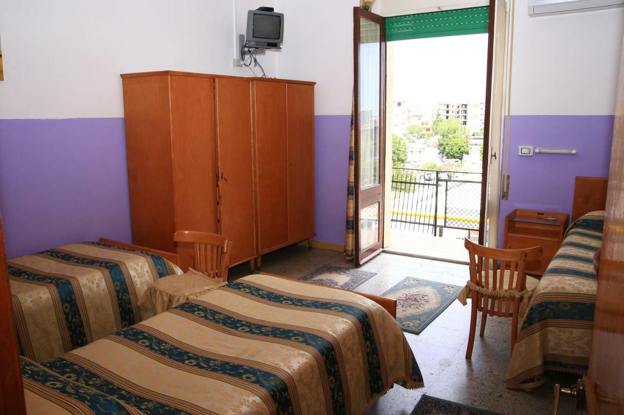 Hotel San Vincenzo Soverato Marina Buitenkant foto