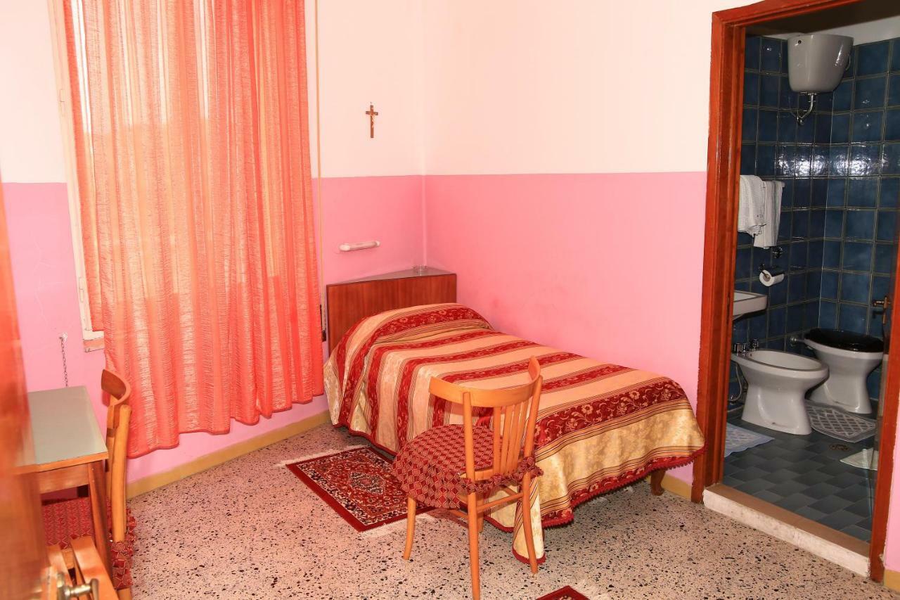 Hotel San Vincenzo Soverato Marina Buitenkant foto